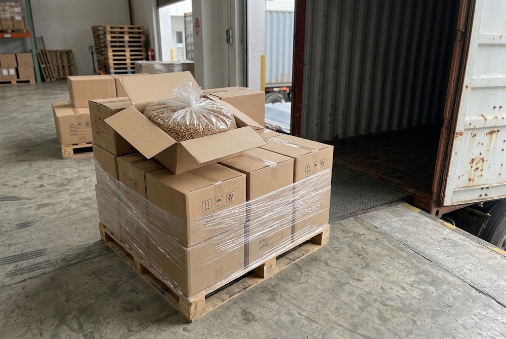 Shipping bulk insects in palletized export packaging